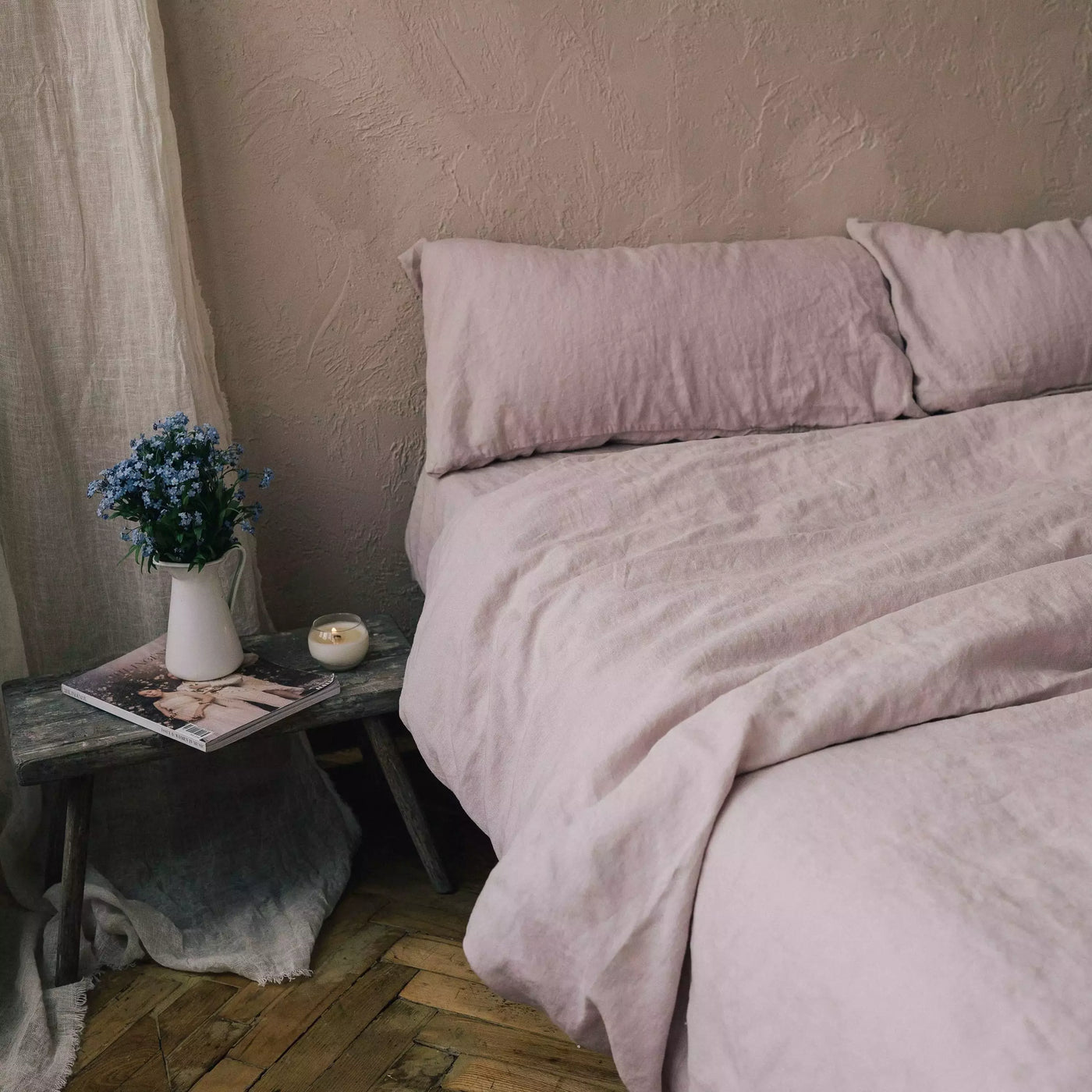 Discover Premium Linen Bedding Set 200x200 in Rose Quartz 6