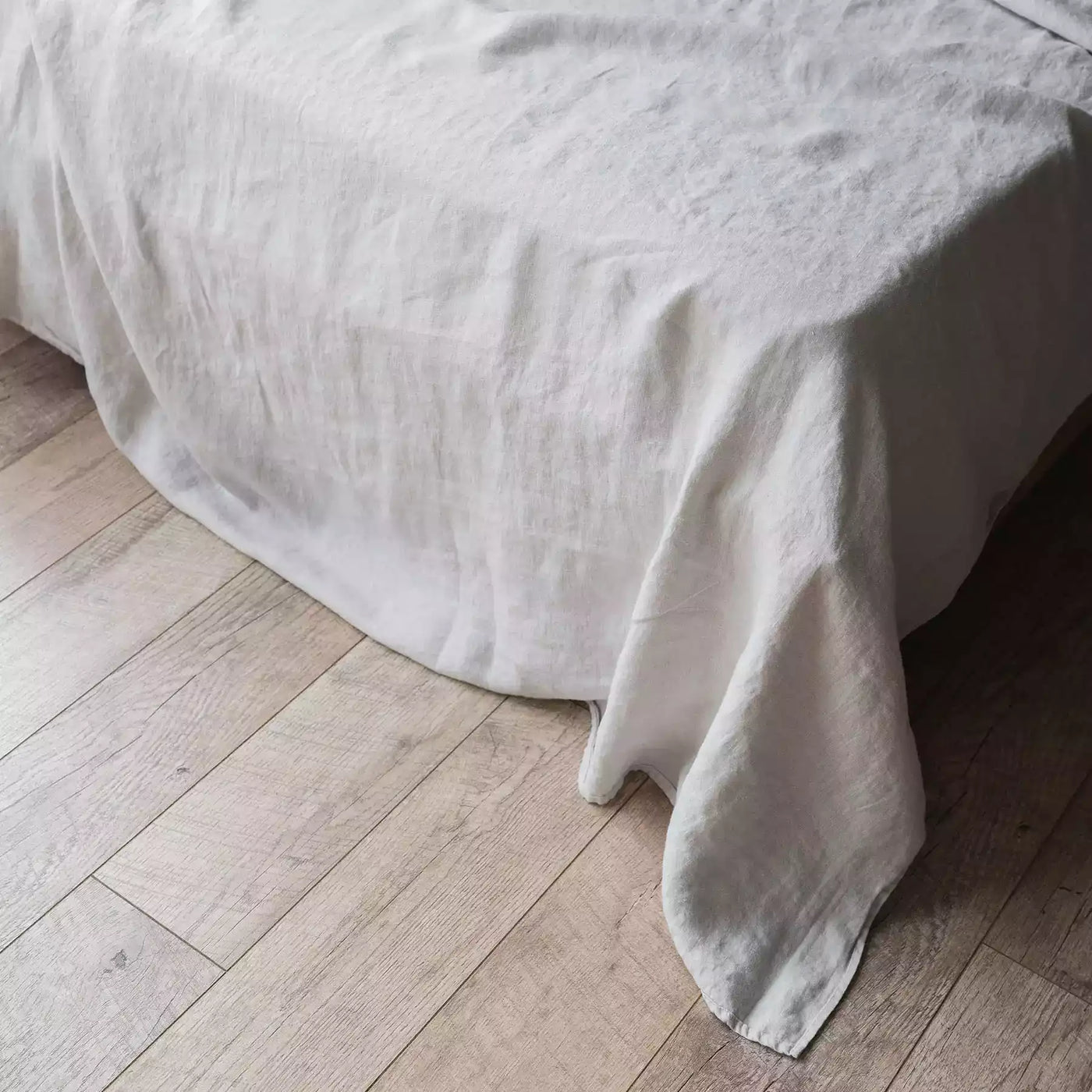 Set di lenzuola in lino con lenzuolo piatto 190х270 in grigio