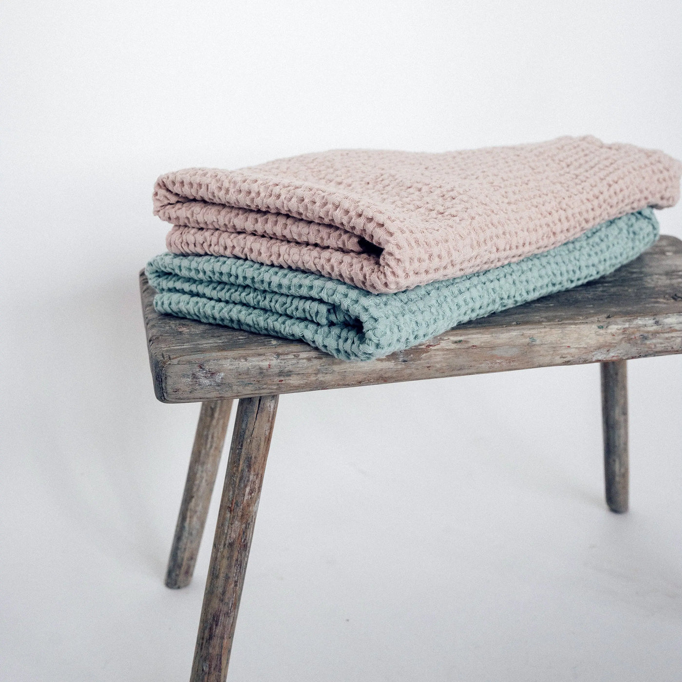 Buy now Linen & Cotton Waffle Bath Towel Set in Turquoise and Pink 1