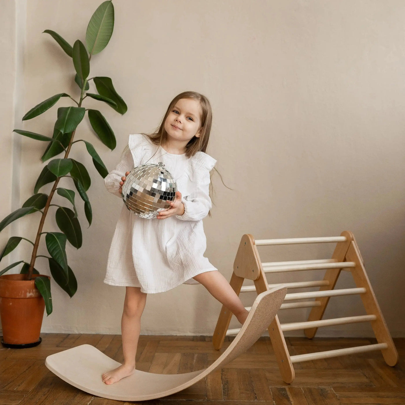Ordina ora Eco-Friendly Large Wooden Curved Balance Board for Kids 2