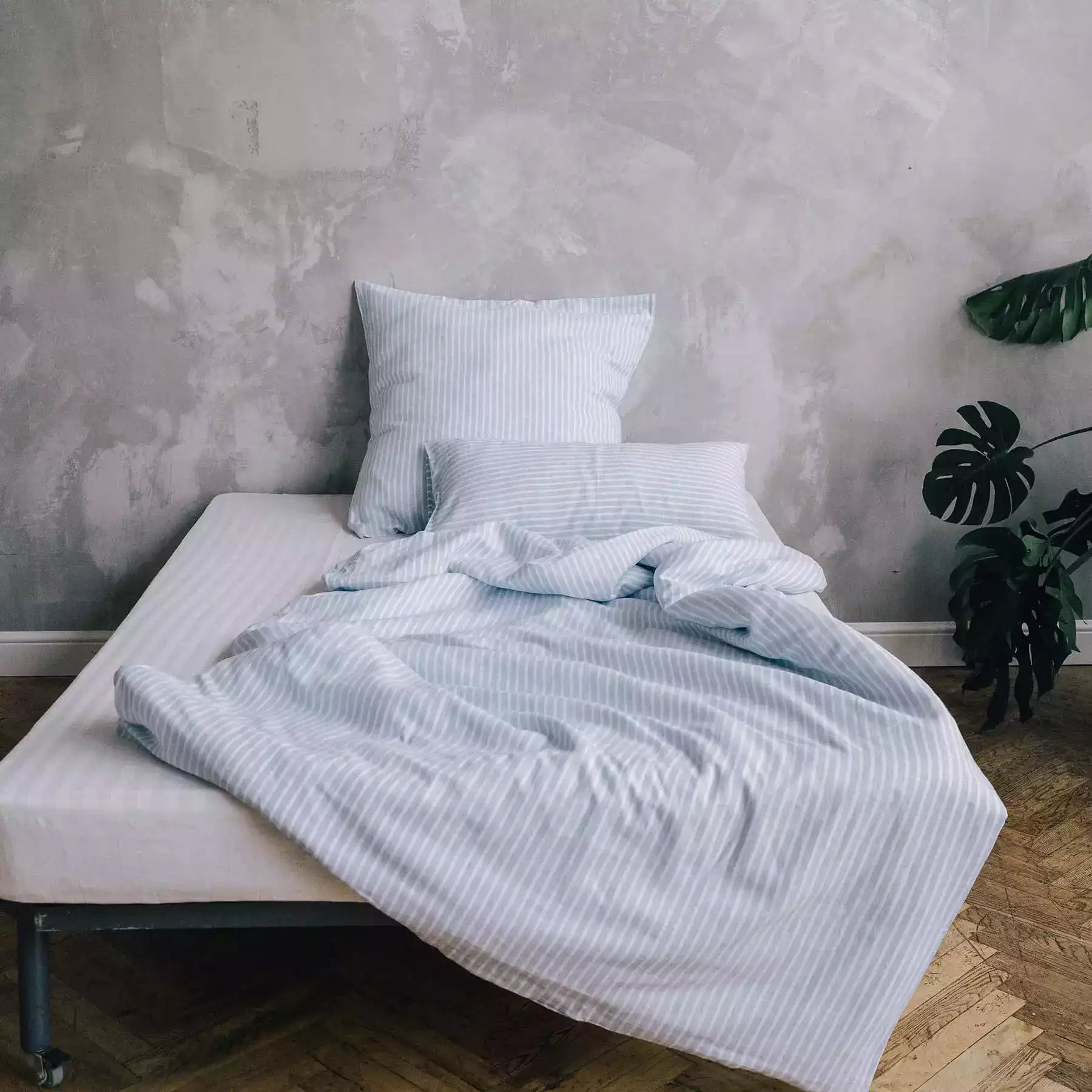 Pure Linen Bedding Set 135x200 In Blue With White Stripes Tintory pure-linen-bedding-set-135x200-in-blue-with-white-stripes-tintory