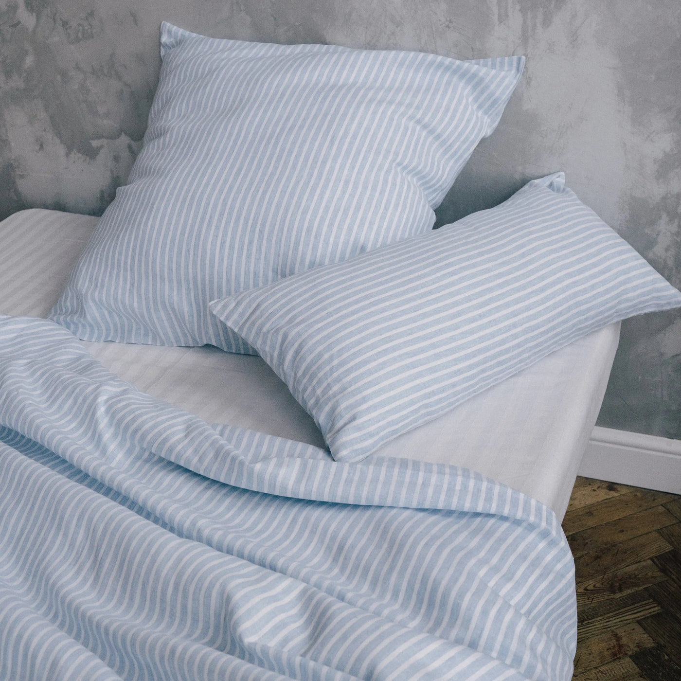 Acquista il set di biancheria da letto in puro lino 135x200 in blu con strisce bianche 2