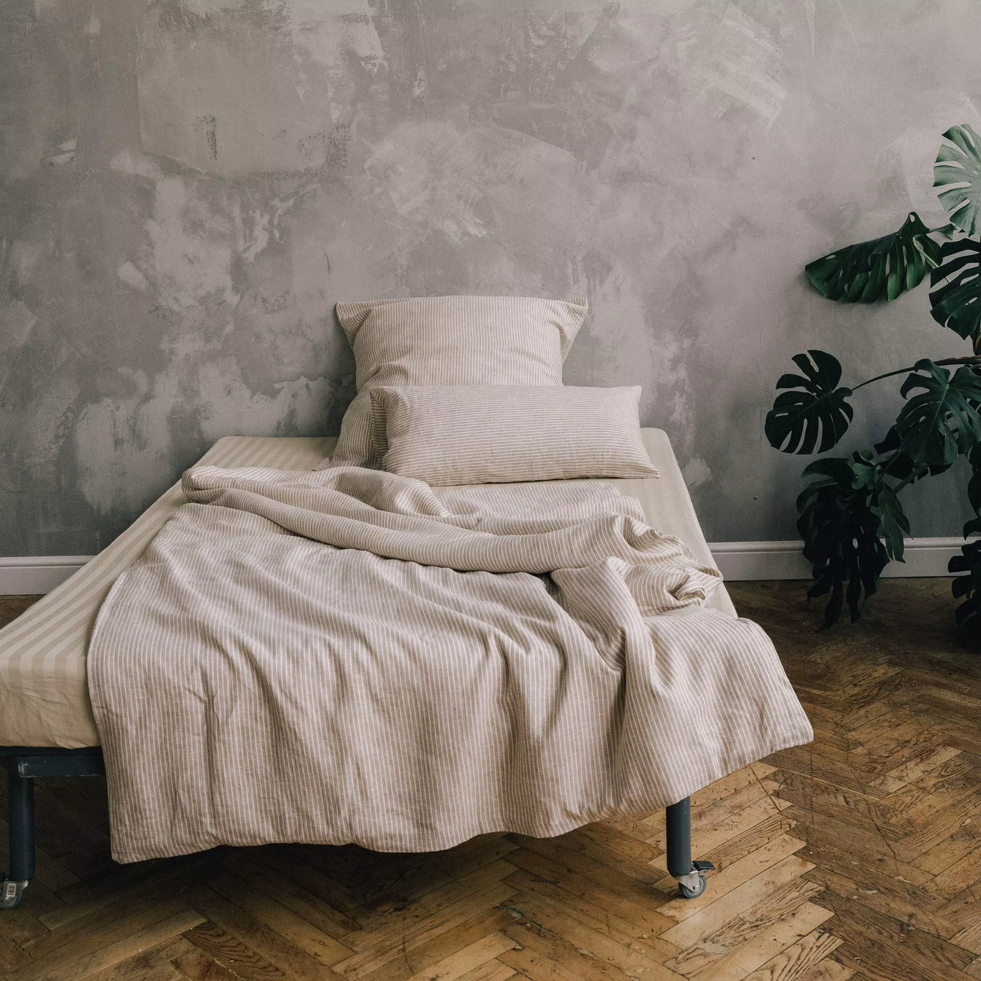 Acquista il set di biancheria da letto in puro lino 135x200 in bianco con righe marroni