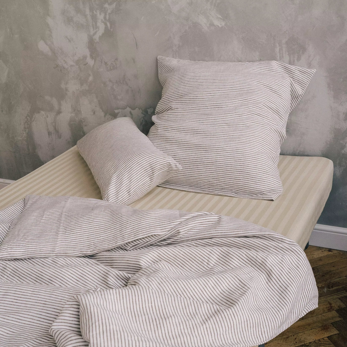 Acquista il set di biancheria da letto in puro lino 135x200 in bianco con strisce marroni 4