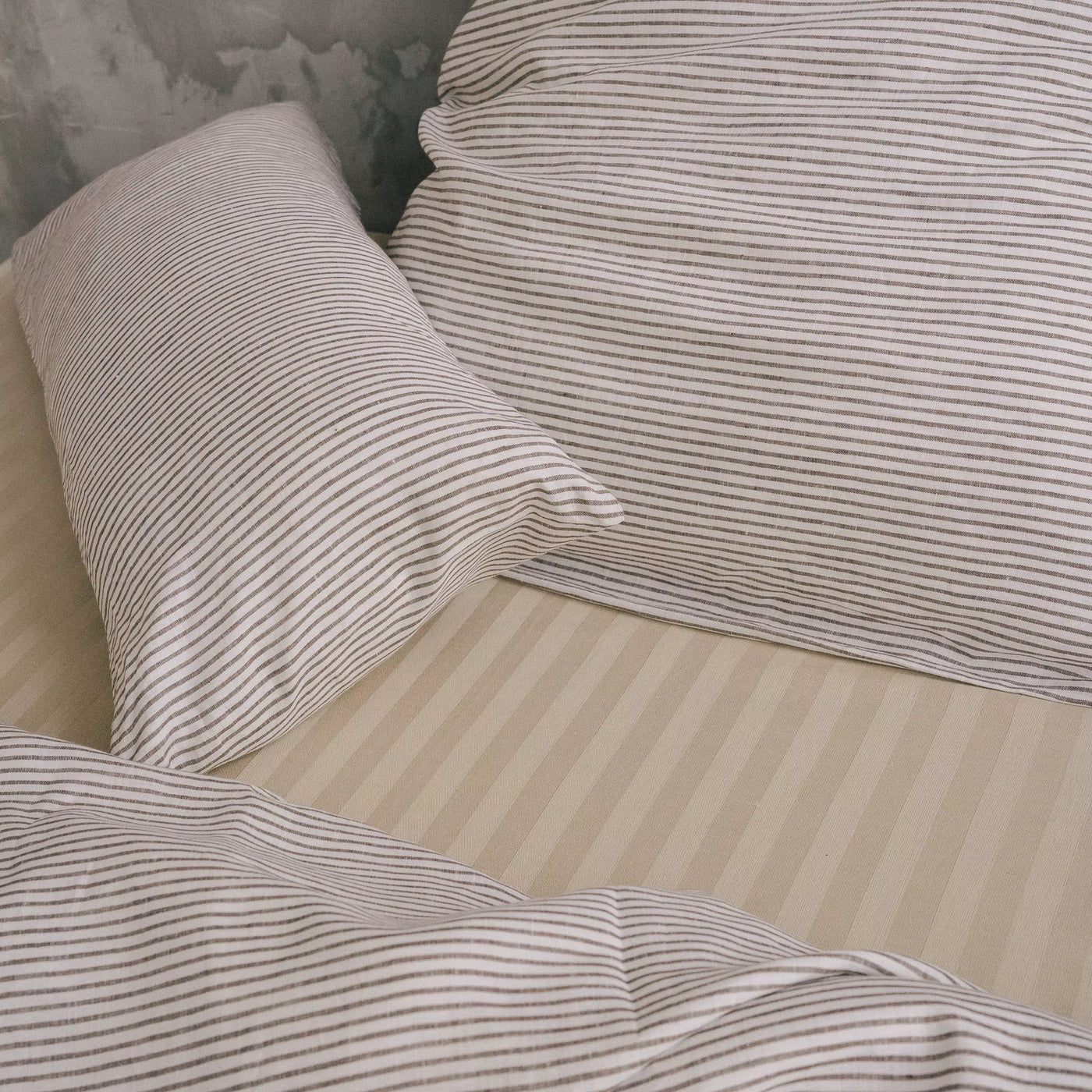 Acquista il set di biancheria da letto in puro lino 135x200 in bianco con strisce marroni 1